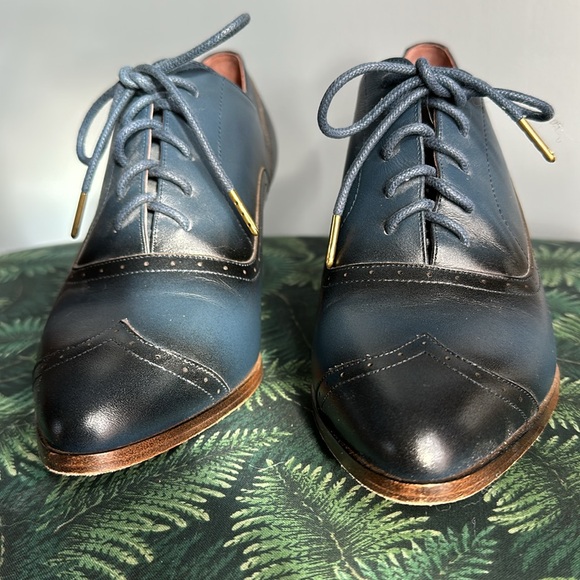 The Londoner by American Duchess oxford leather shoe. Size 7 Navy. Barely worn. - Picture 7 of 8
